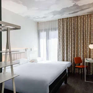 *** Hotel Kyriad Lyon Est - Zi - Aéroport Francia